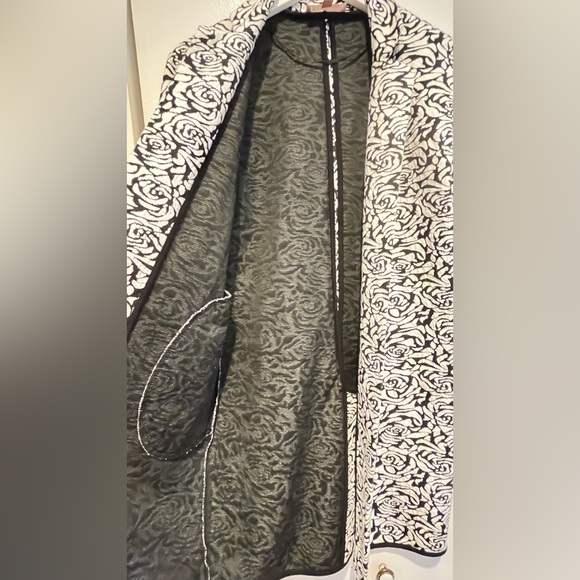 Philosophy Womens Small Long Open Front Duster Sweater Coat Black White Floral - Picture 13 of 13